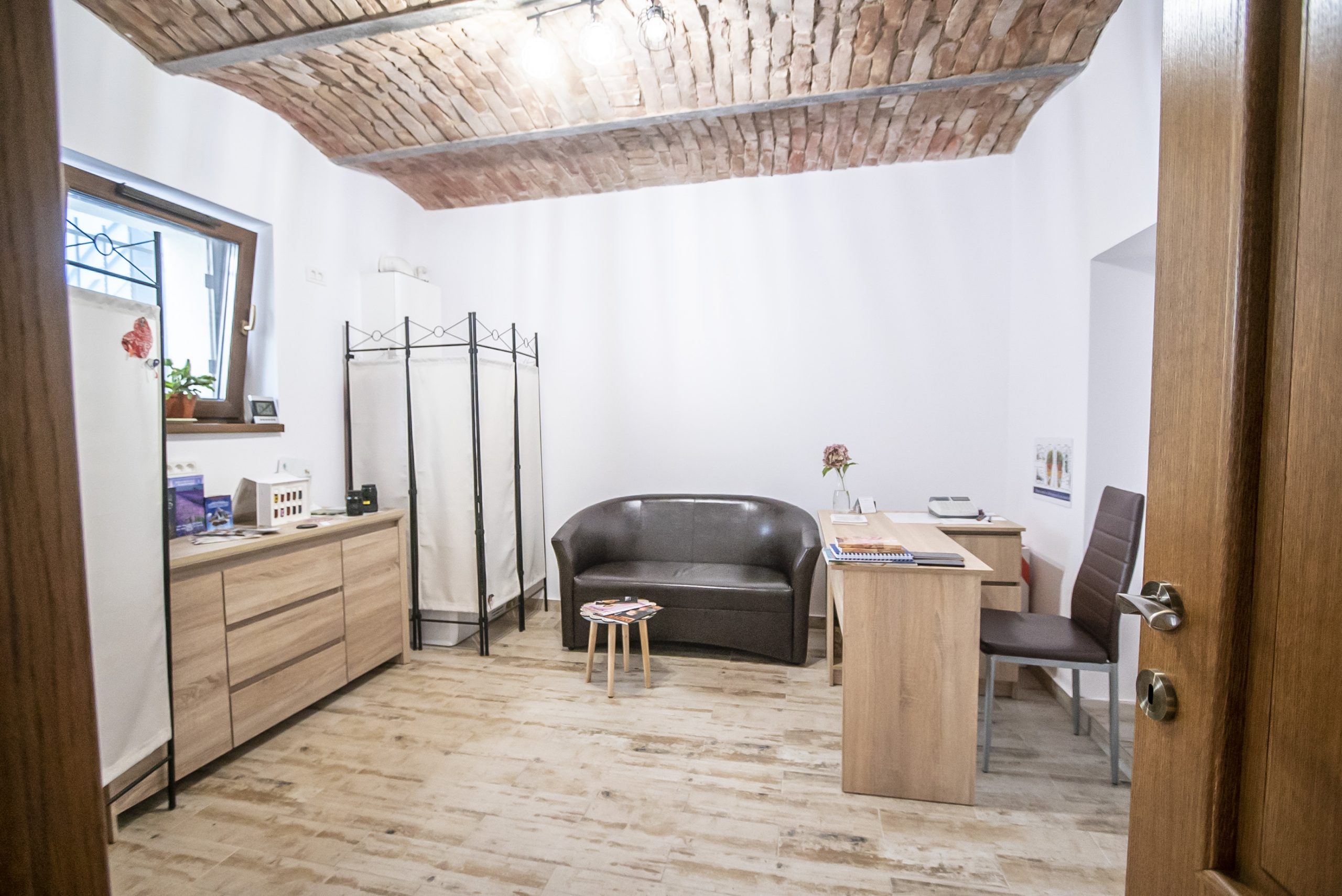 Receptie-Centrul-SPA-de-masaj-si-terapii-Elisara-scaled-1